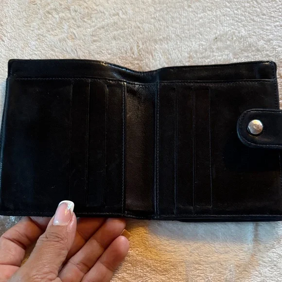 CHANEL Black Leather Wallet - Picture 4 of 8